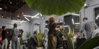 wyposażenie salonu fryzjerskiego